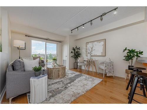 301-43 Waterford Drive, Guelph, ON - Indoor Photo Showing Living Room