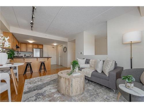 301-43 Waterford Drive, Guelph, ON - Indoor Photo Showing Living Room