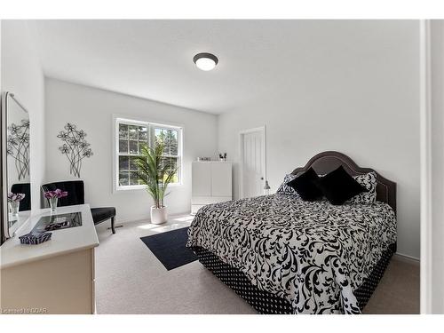 9 Blue Heron Drive, Mono, ON - Indoor Photo Showing Bedroom