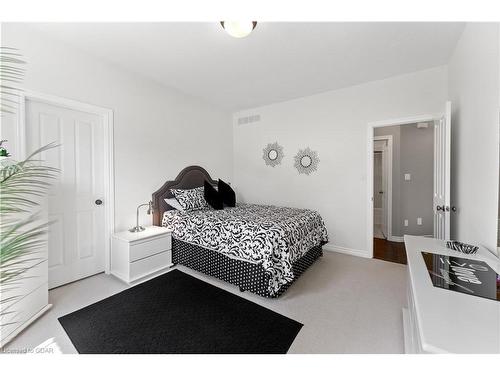 9 Blue Heron Drive, Mono, ON - Indoor Photo Showing Bedroom