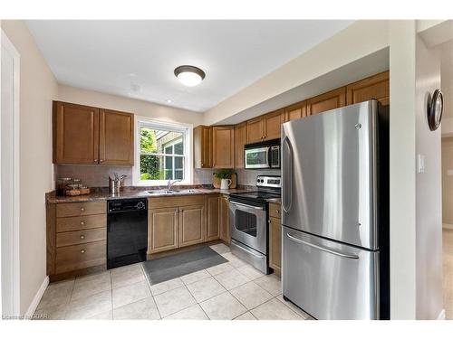 9 Blue Heron Drive, Mono, ON - Indoor Photo Showing Kitchen With Double Sink