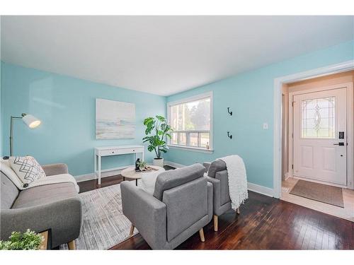 10 Rosewood Avenue, Guelph, ON - Indoor Photo Showing Living Room