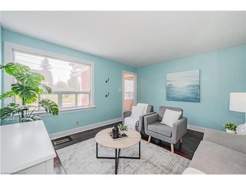 10 Rosewood Avenue, Guelph, ON - Indoor Photo Showing Living Room