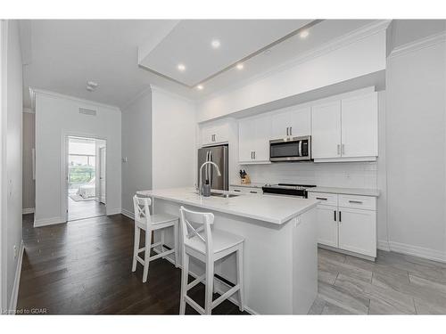 201-1880 Gordon Street, Guelph, ON - Indoor Photo Showing Kitchen With Upgraded Kitchen