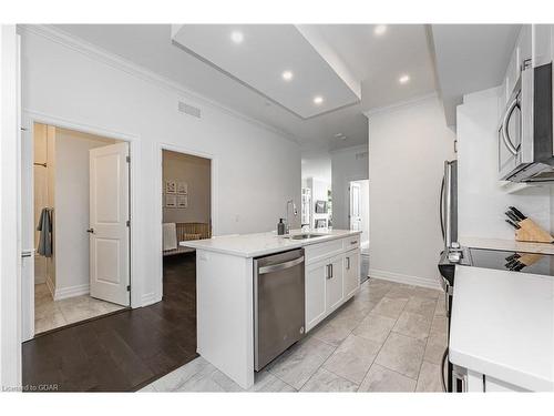 201-1880 Gordon Street, Guelph, ON - Indoor Photo Showing Kitchen