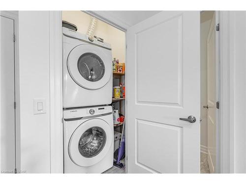 201-1880 Gordon Street, Guelph, ON - Indoor Photo Showing Laundry Room