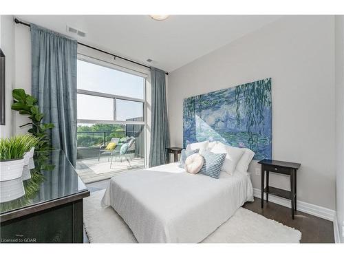 201-1880 Gordon Street, Guelph, ON - Indoor Photo Showing Bedroom