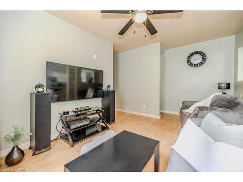 32 Ramore Street, Cambridge, ON - Indoor Photo Showing Living Room