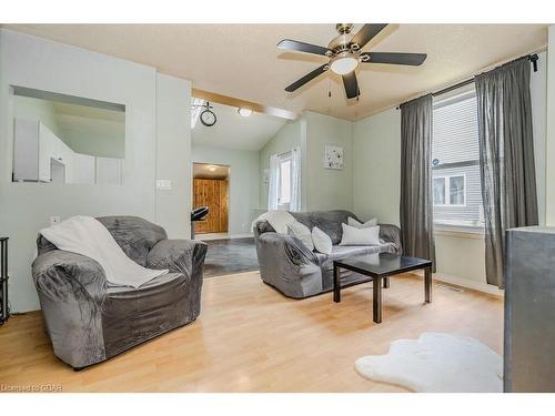 32 Ramore Street, Cambridge, ON - Indoor Photo Showing Living Room