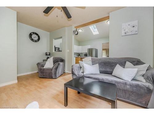 32 Ramore Street, Cambridge, ON - Indoor Photo Showing Living Room