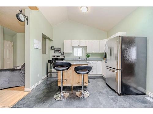 32 Ramore Street, Cambridge, ON - Indoor Photo Showing Kitchen