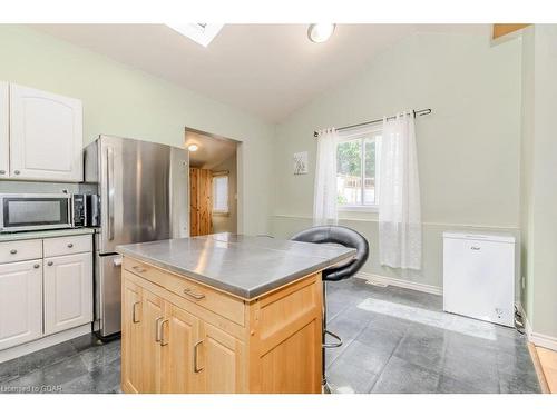 32 Ramore Street, Cambridge, ON - Indoor Photo Showing Kitchen