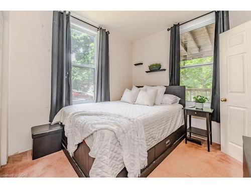 32 Ramore Street, Cambridge, ON - Indoor Photo Showing Bedroom