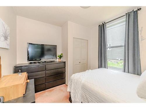 32 Ramore Street, Cambridge, ON - Indoor Photo Showing Bedroom