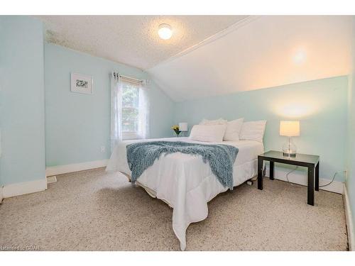 32 Ramore Street, Cambridge, ON - Indoor Photo Showing Bedroom