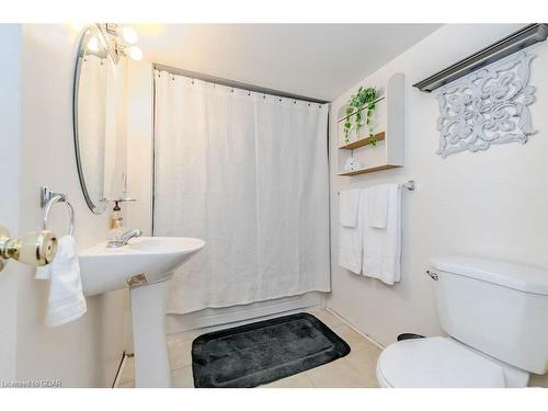 32 Ramore Street, Cambridge, ON - Indoor Photo Showing Bathroom