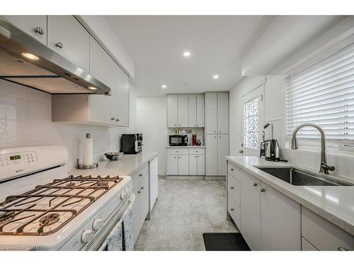 3200 Candela Drive, Mississauga, ON - Indoor Photo Showing Kitchen With Upgraded Kitchen