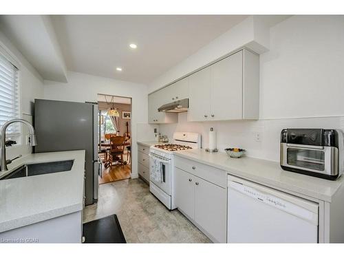 3200 Candela Drive, Mississauga, ON - Indoor Photo Showing Kitchen