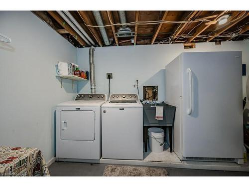 3200 Candela Drive, Mississauga, ON - Indoor Photo Showing Laundry Room