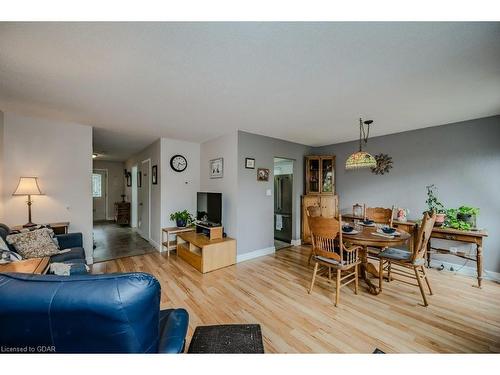 3200 Candela Drive, Mississauga, ON - Indoor Photo Showing Living Room