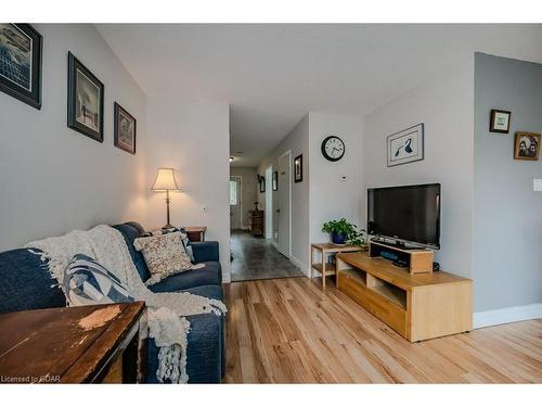 3200 Candela Drive, Mississauga, ON - Indoor Photo Showing Living Room