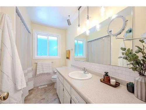 262 John Street, Elora, ON - Indoor Photo Showing Bathroom