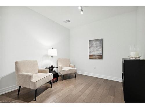 308-1878 Gordon Street, Guelph, ON - Indoor