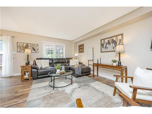 123 Academy Place, Rockwood, ON - Indoor Photo Showing Living Room