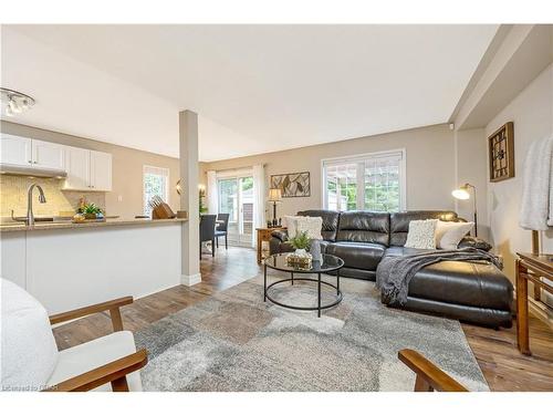 123 Academy Place, Rockwood, ON - Indoor Photo Showing Living Room