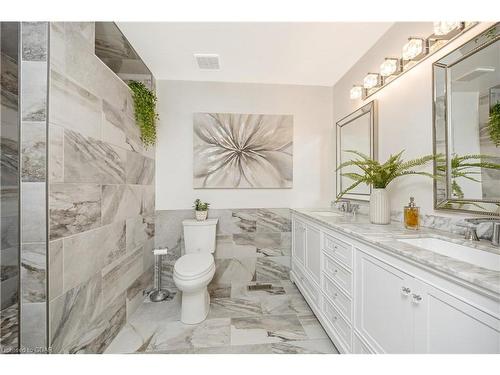 123 Academy Place, Rockwood, ON - Indoor Photo Showing Bathroom