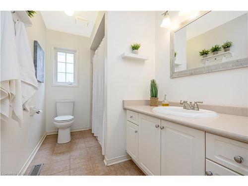 123 Academy Place, Rockwood, ON - Indoor Photo Showing Bathroom