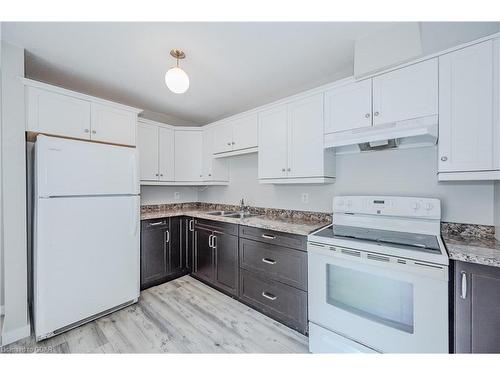 85-360 Scottsdale Drive, Guelph, ON - Indoor Photo Showing Kitchen With Double Sink