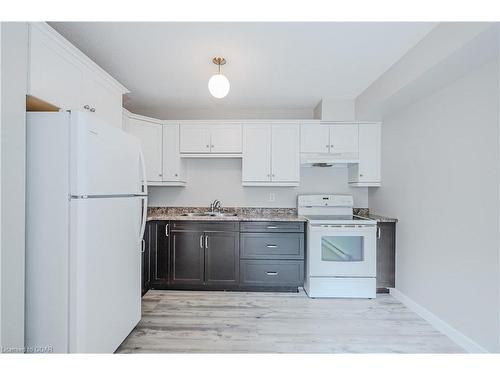 85-360 Scottsdale Drive, Guelph, ON - Indoor Photo Showing Kitchen With Double Sink