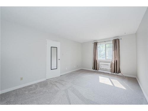 85-360 Scottsdale Drive, Guelph, ON - Indoor Photo Showing Other Room