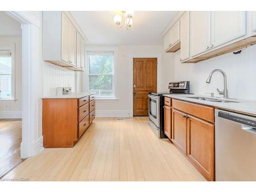 13 Extra Street, Guelph, ON - Indoor Photo Showing Kitchen