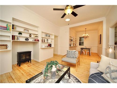 38 Ontario Street, Guelph, ON - Indoor Photo Showing Living Room