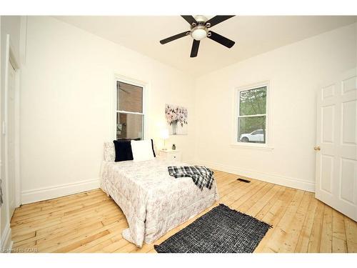 38 Ontario Street, Guelph, ON - Indoor Photo Showing Bedroom