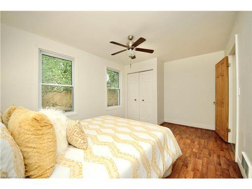 38 Ontario Street, Guelph, ON - Indoor Photo Showing Bedroom