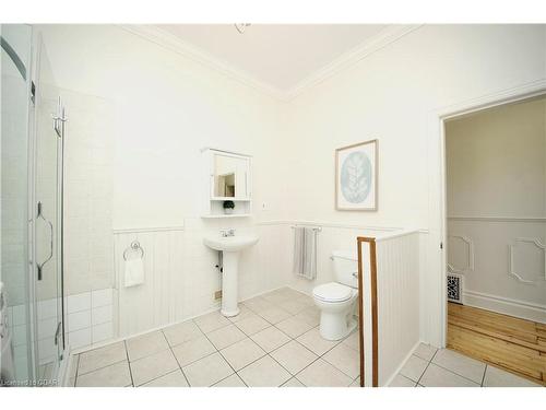 38 Ontario Street, Guelph, ON - Indoor Photo Showing Bathroom