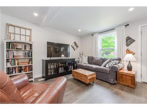 260 Garafraxa Street E, Fergus, ON - Indoor Photo Showing Living Room