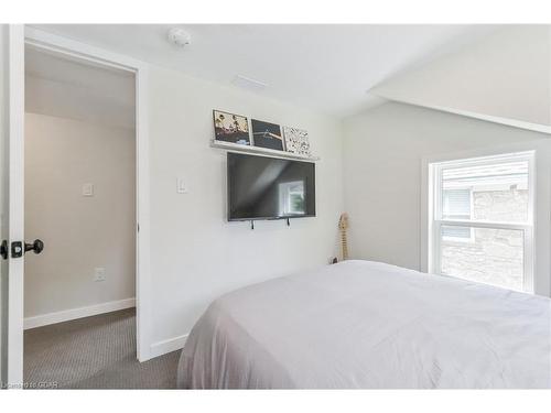 260 Garafraxa Street E, Fergus, ON - Indoor Photo Showing Bedroom