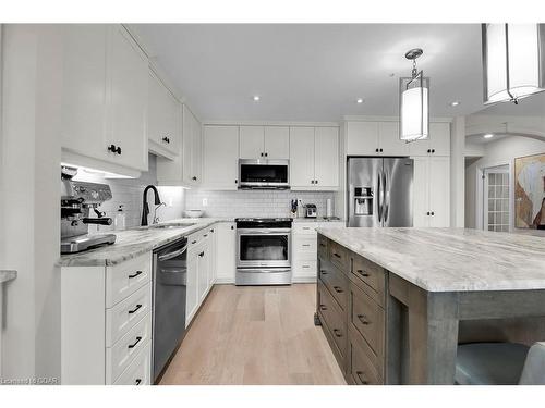 408-106 Bard Boulevard, Guelph, ON - Indoor Photo Showing Kitchen With Stainless Steel Kitchen With Upgraded Kitchen