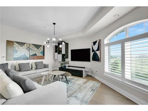 408-106 Bard Boulevard, Guelph, ON - Indoor Photo Showing Living Room