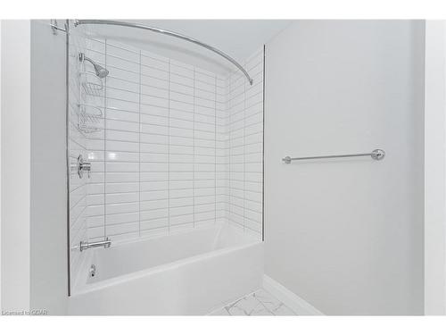 205-332 Gosling Gardens, Guelph, ON - Indoor Photo Showing Bathroom