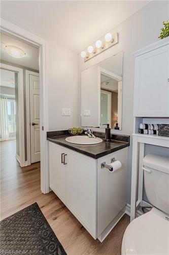 303-103 Westminster Crescent, Fergus, ON - Indoor Photo Showing Bathroom