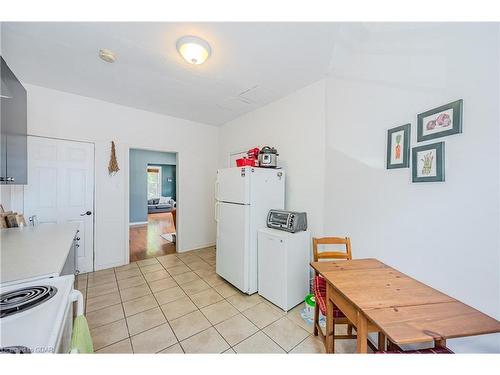 90 Neeve Street, Guelph, ON - Indoor Photo Showing Kitchen