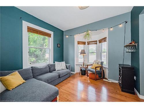 90 Neeve Street, Guelph, ON - Indoor Photo Showing Living Room