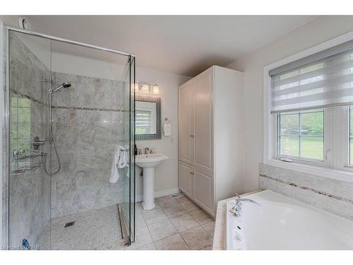 7568 Marden Road, Guelph/Eramosa, ON - Indoor Photo Showing Bathroom