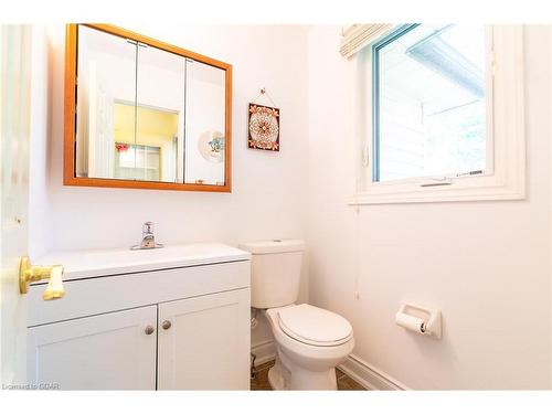 8 Chadwick Avenue, Guelph, ON - Indoor Photo Showing Bathroom