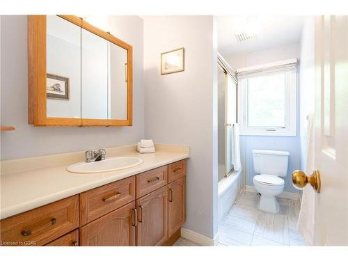 8 Chadwick Avenue, Guelph, ON - Indoor Photo Showing Bathroom